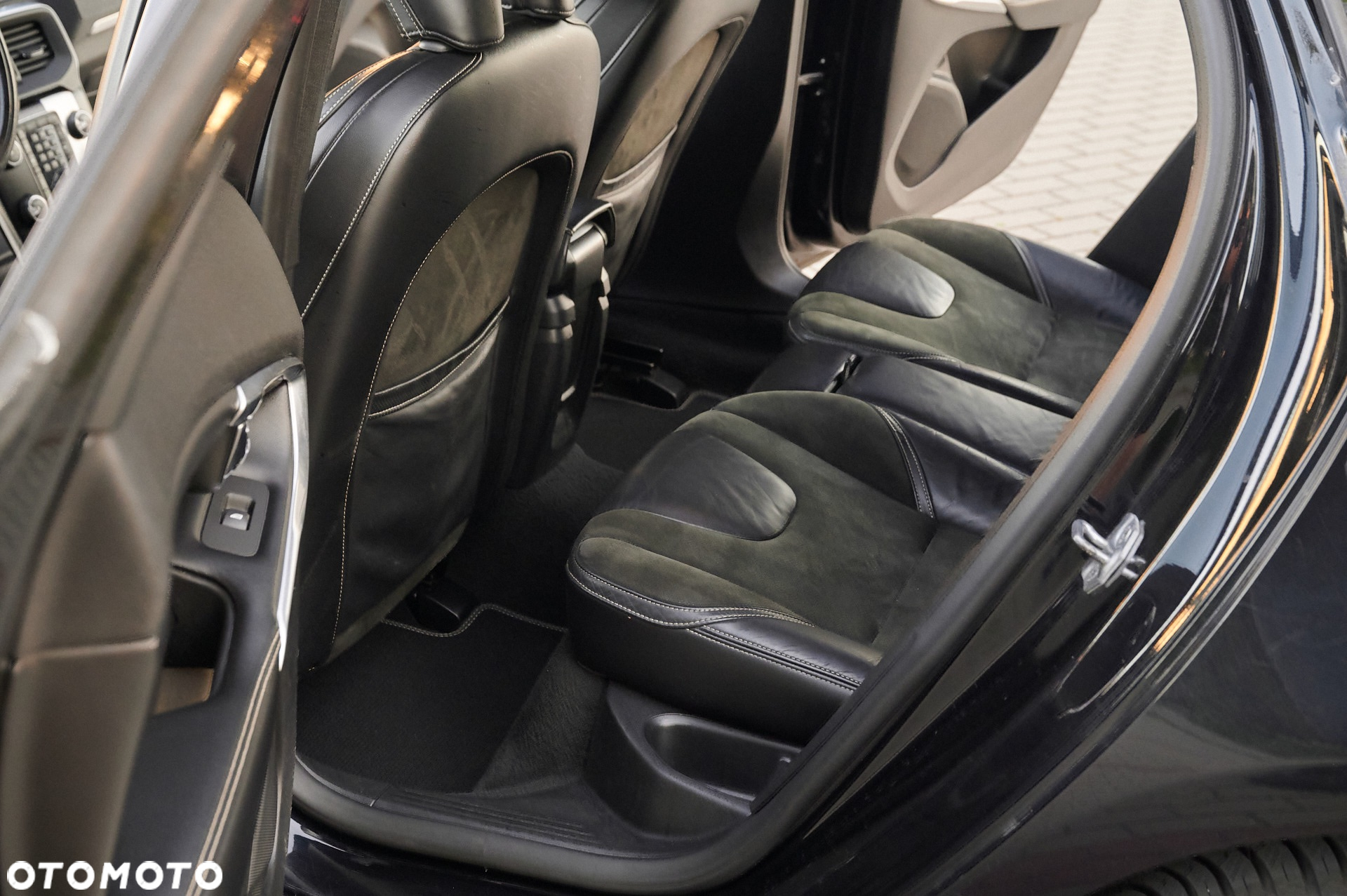 Volvo V40 D2 R-Design - 29