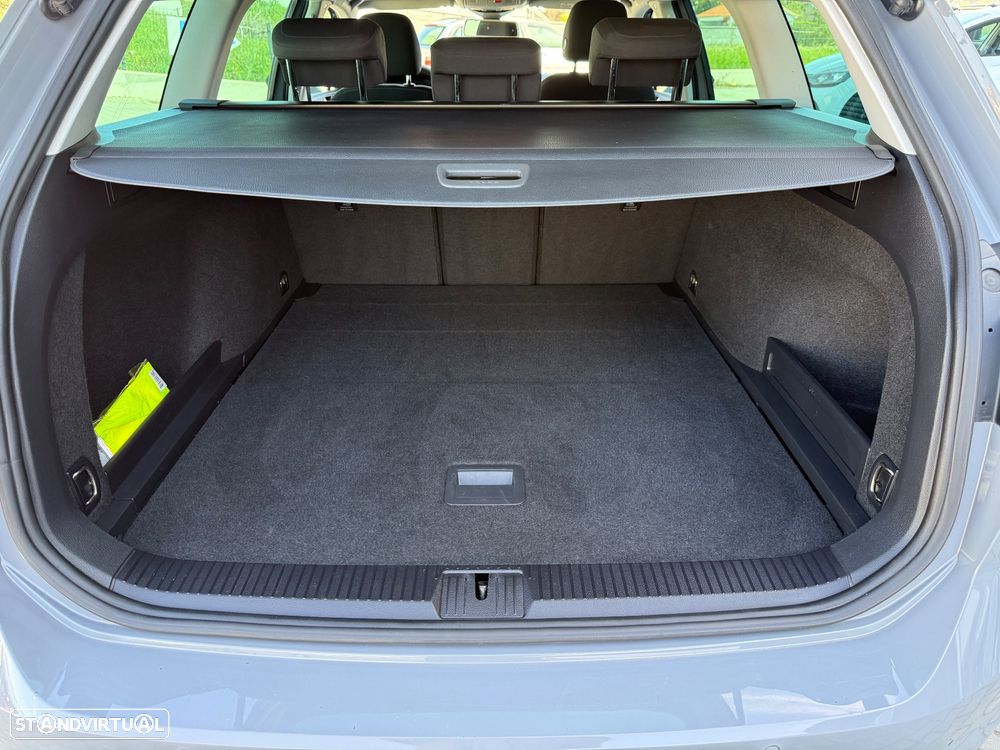 VW Passat Variant 2.0 TDi Business DSG - 20