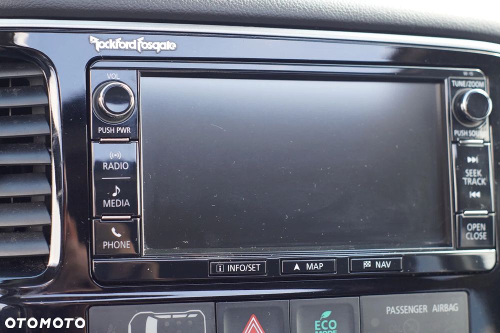 Mitsubishi Outlander Instyle NAVI + - 13