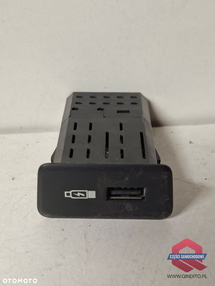 WTYCZKA GNIAZDO USB SCANIA S R NTG - 2