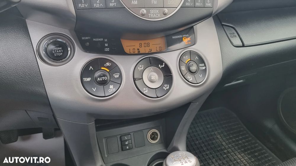 Toyota RAV4 2.2L D-CAT M/T Luxury - 21