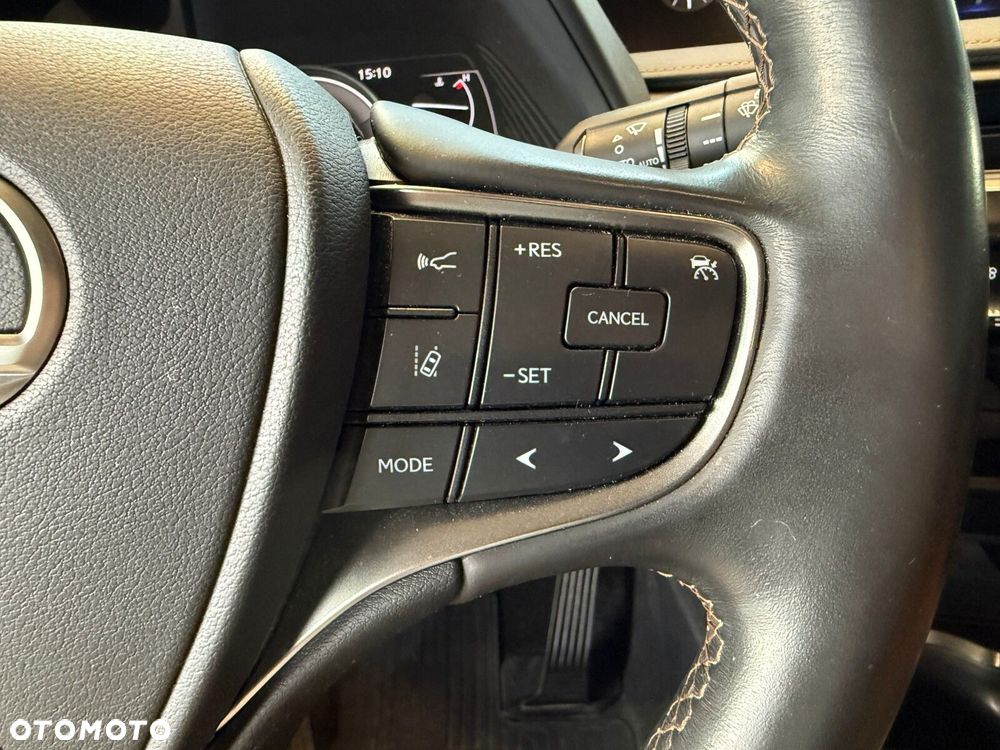 Lexus UX - 32