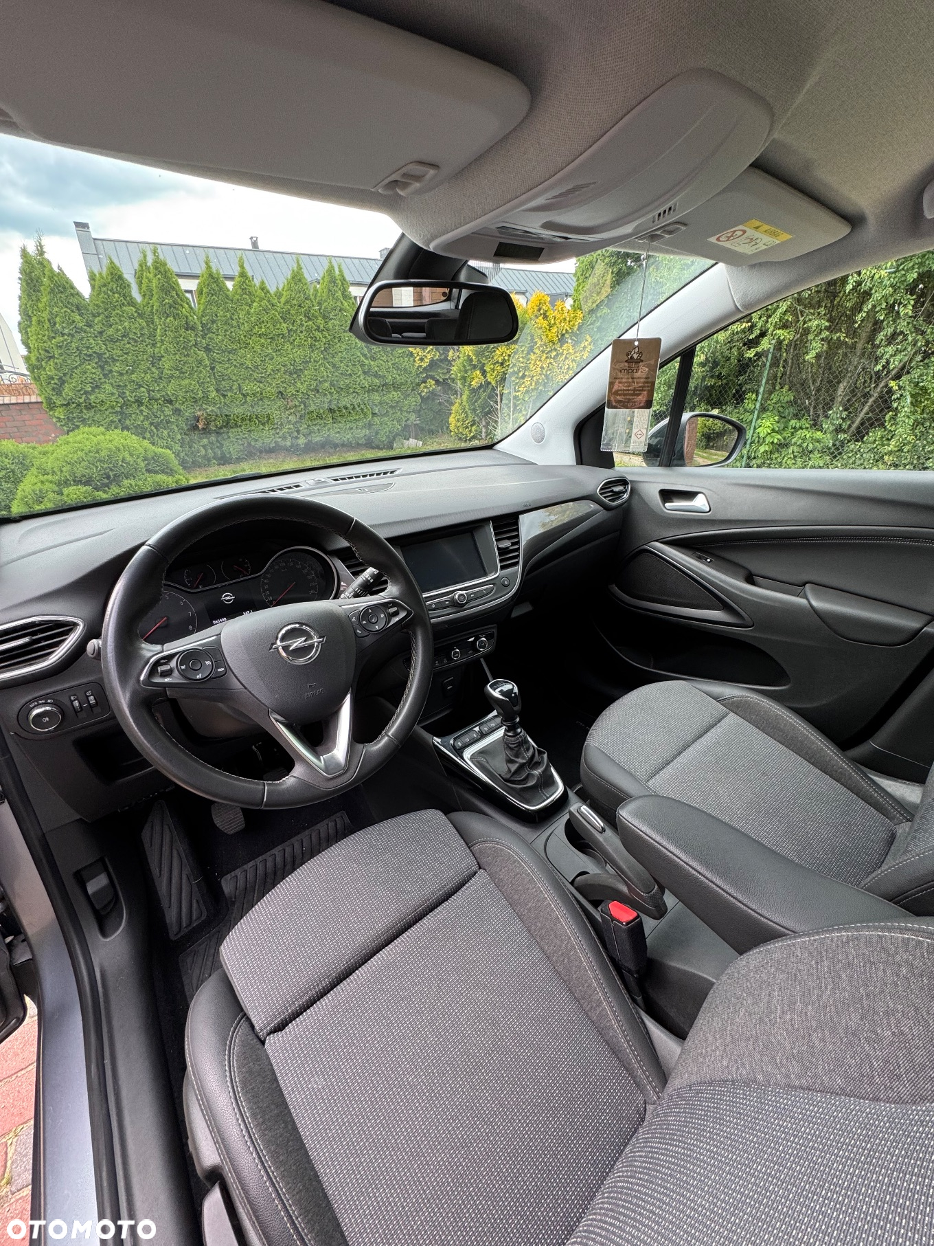Opel Crossland X 1.2 T Design Line S&S - 9