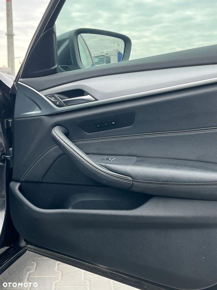 BMW Seria 5 530d xDrive - 15