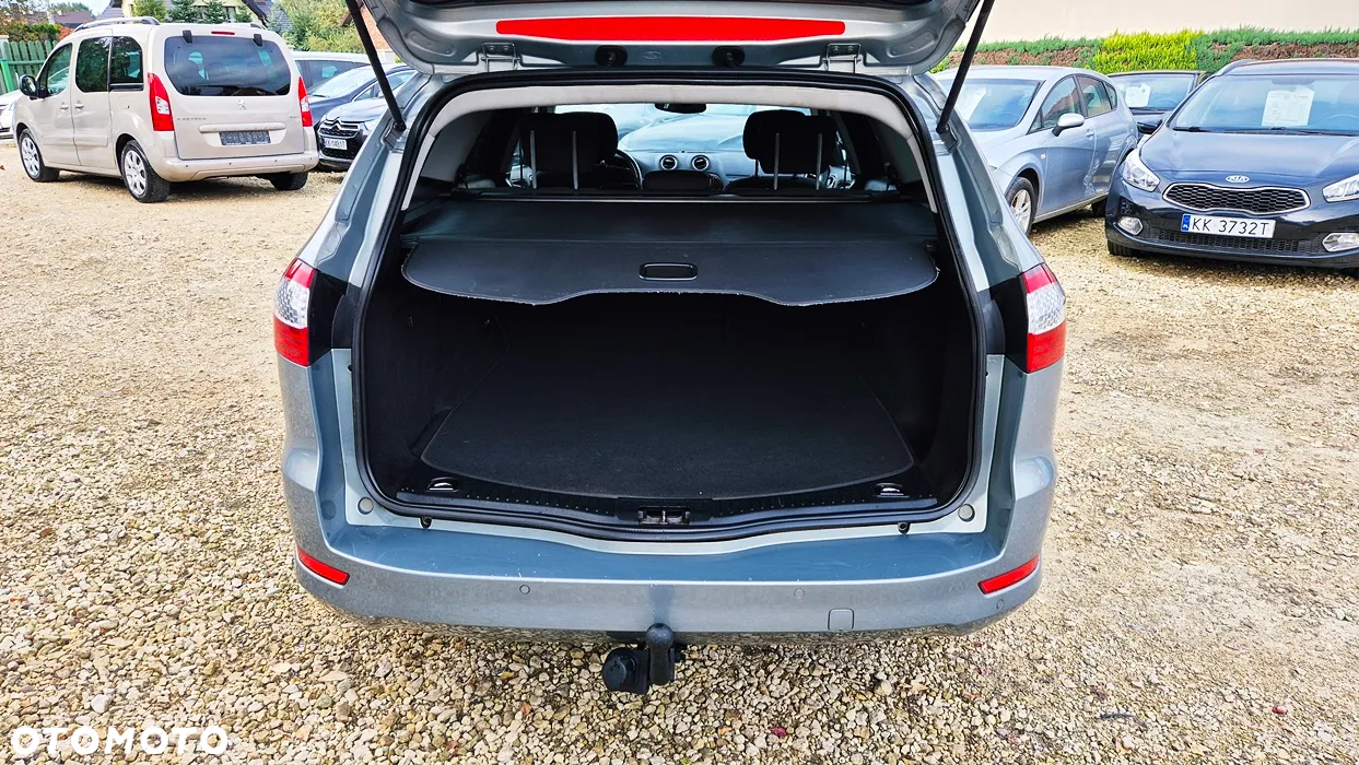 Ford Mondeo - 32