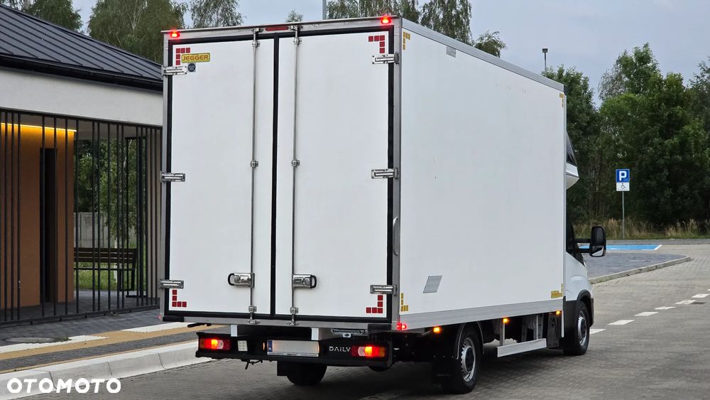 Iveco ❗️❗️DAILY 3.0 180KM 35S18 ❗️❗️ZABUDOWA JEGGER 10 PALET / KONTENER 5M / PODUSZKI PNEUMATYCZNE / SKRZYNIA MANUALNA / NAWIGACJA / TEMPOMAT ADAPTACYJNY / KABINA SYPIALNIANA / LEKKI KONTENER / WERSJA WZMOCNIONA / SALON POLSKA / FULL LED / RAMA / MAKSYMALNA OPCJA WYPOSAŻENIA❗❗ STAN - JAK NOWY ❗️ - 16