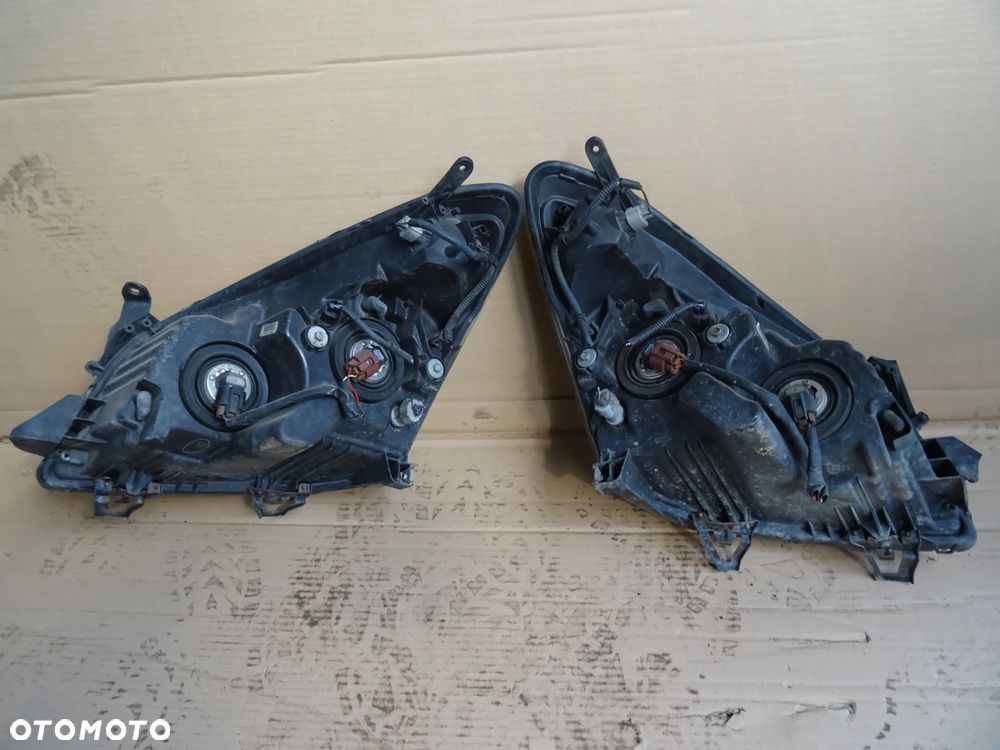 Lampa przód lewa prawa Toyota Corolla Verso II - 2
