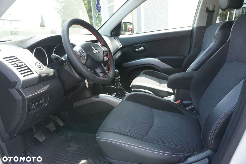 Mitsubishi Outlander - 12