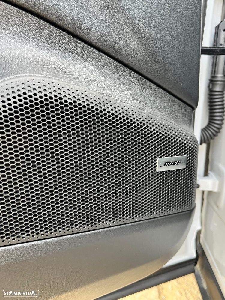 Porsche Macan Electric - 12