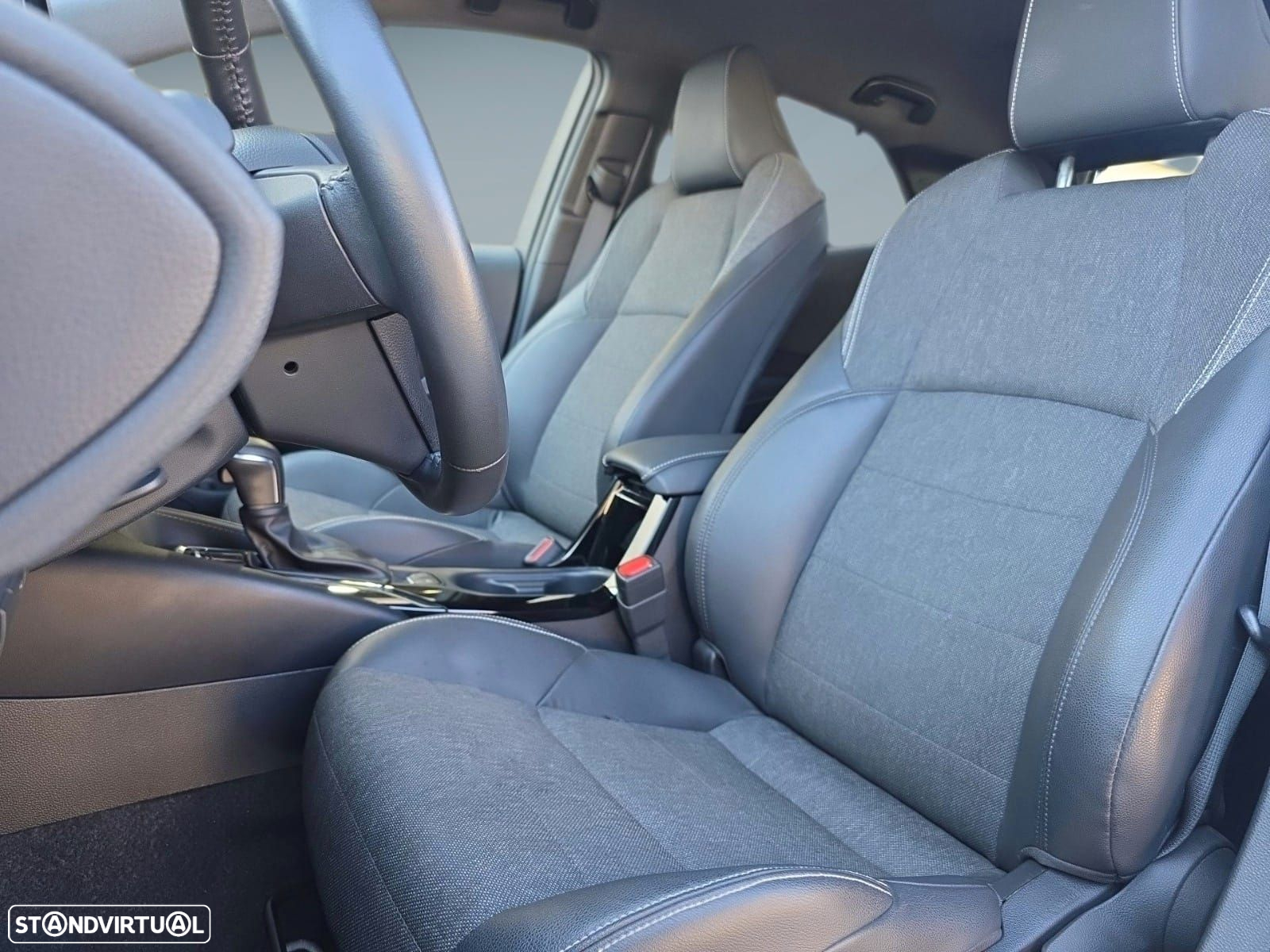 Toyota Corolla 1.8 Hybrid Comfort Plus - 13