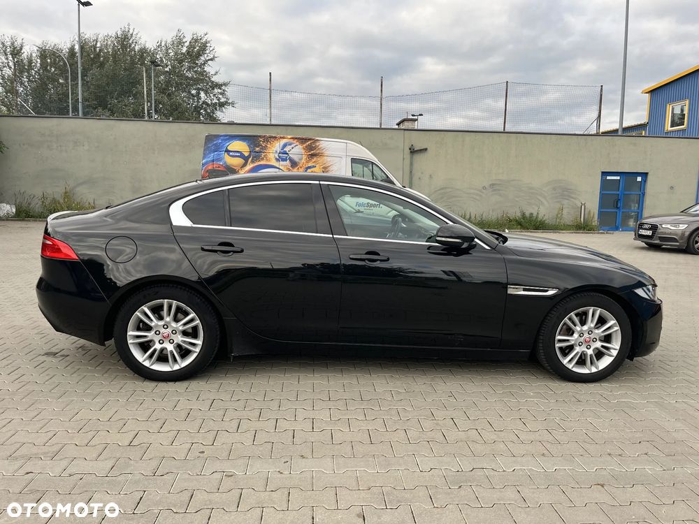 Jaguar XE 2.0 D Prestige - 5