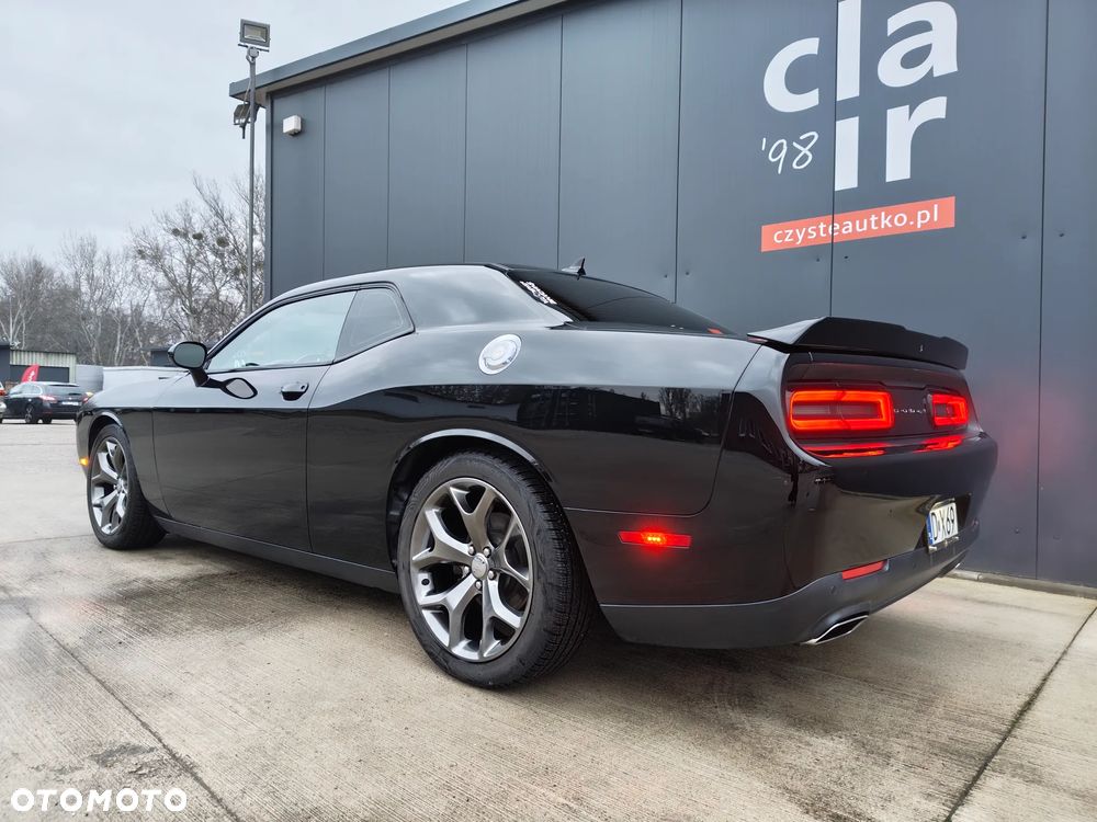 Dodge Challenger - 16