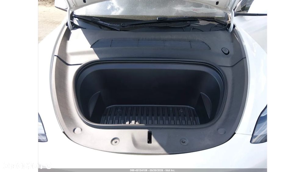 Tesla Model Y Long Range Dual Motor AWD - 13