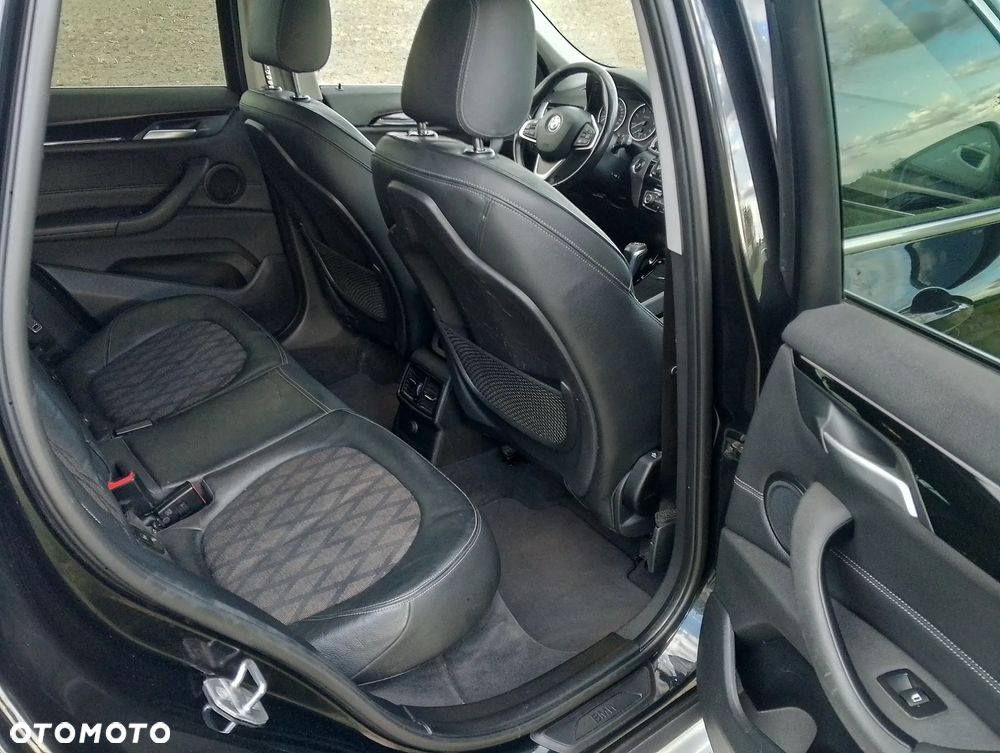 BMW X1 sDrive18d Sport Line - 16