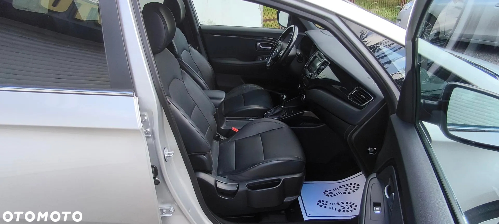 Kia Carens 1.7 CRDi XL 7os - 11