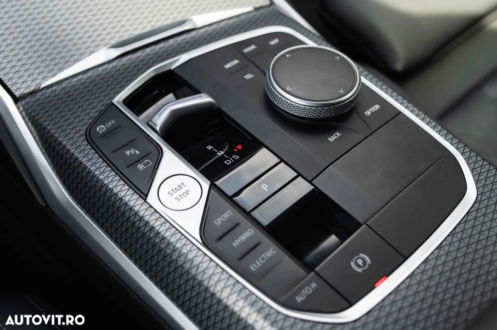 BMW Seria 3 330e Aut. M Sport - 26