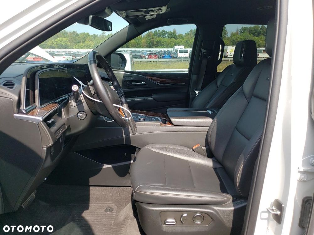 Cadillac Escalade - 7