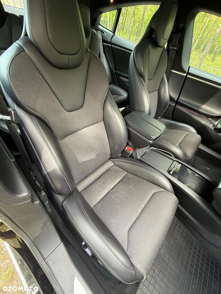 Tesla Model S - 17