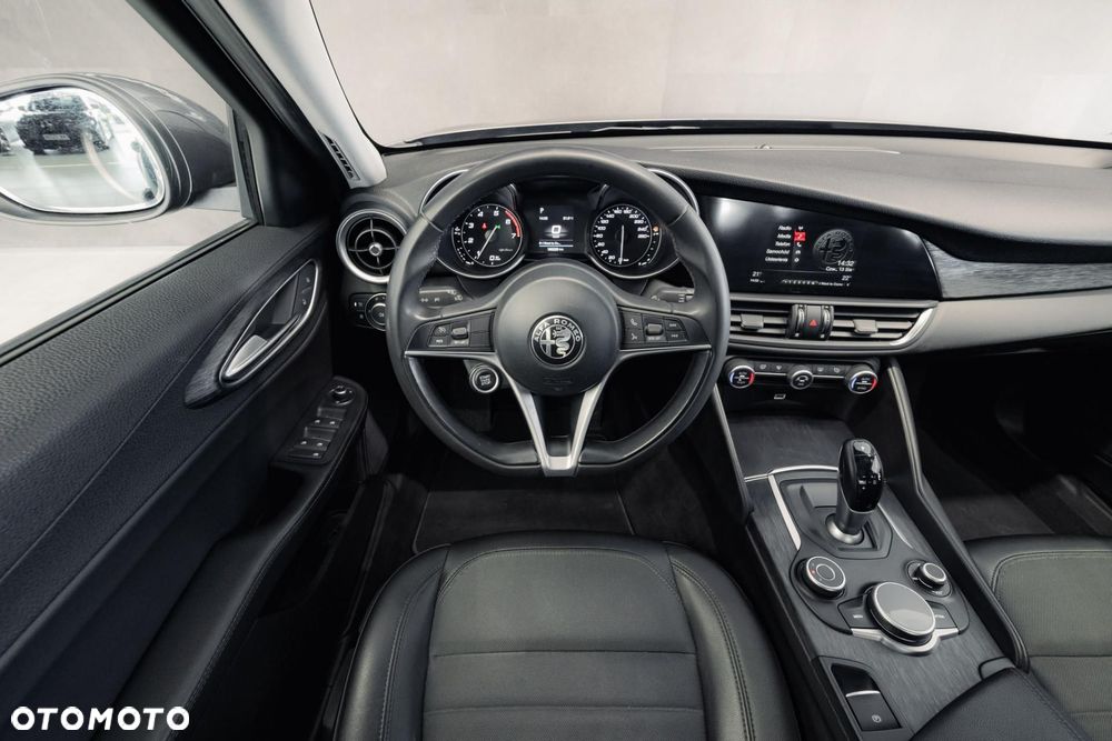 Alfa Romeo Giulia 2.0 Turbo - 12