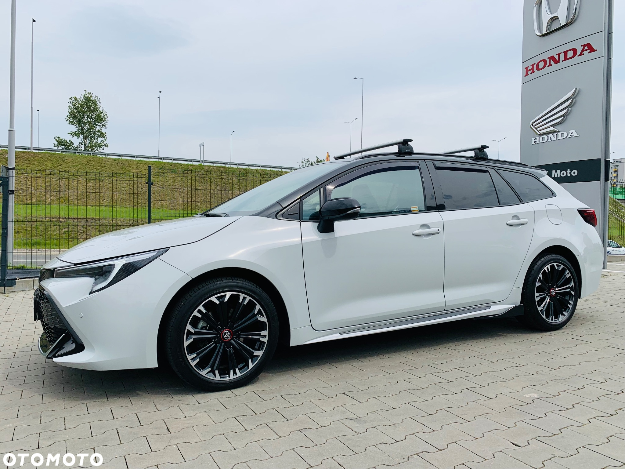 Toyota Corolla 1.8 Hybrid GR Sport Dynamic - 12