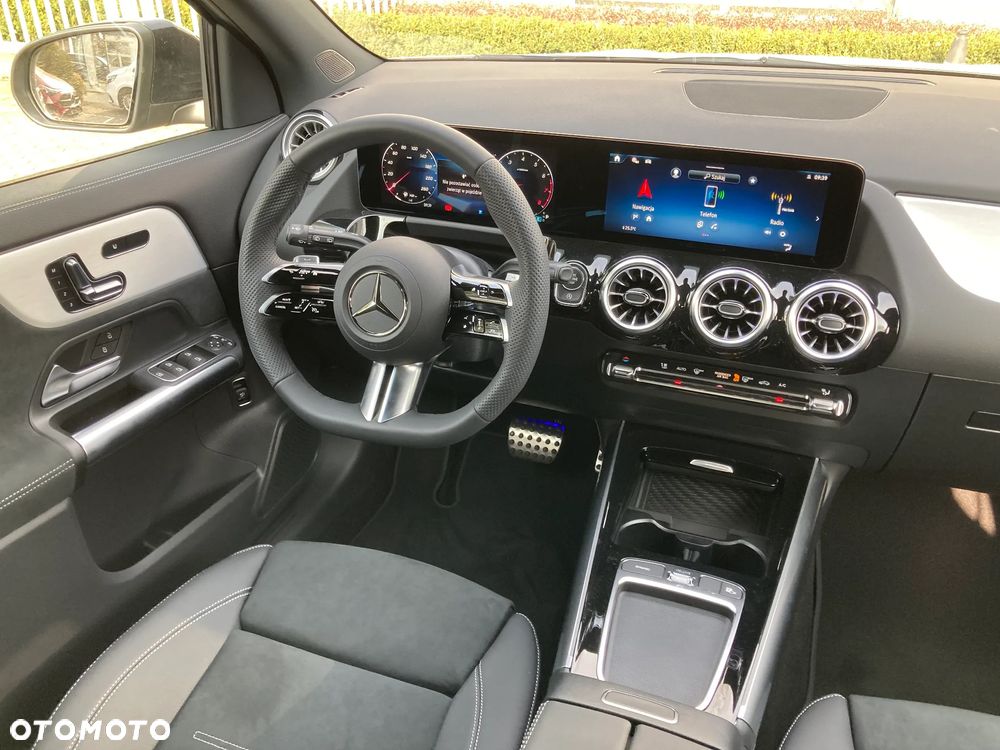 Mercedes-Benz GLA - 11
