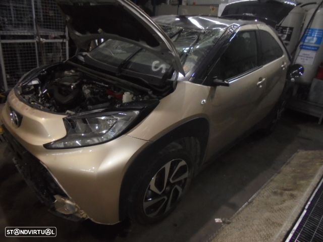 Carro MOT: 1KR  CXVEL TOYOTA AYGO X 2023 1.0 VVTI 72CV 5P BEGE GASOLINA - 4
