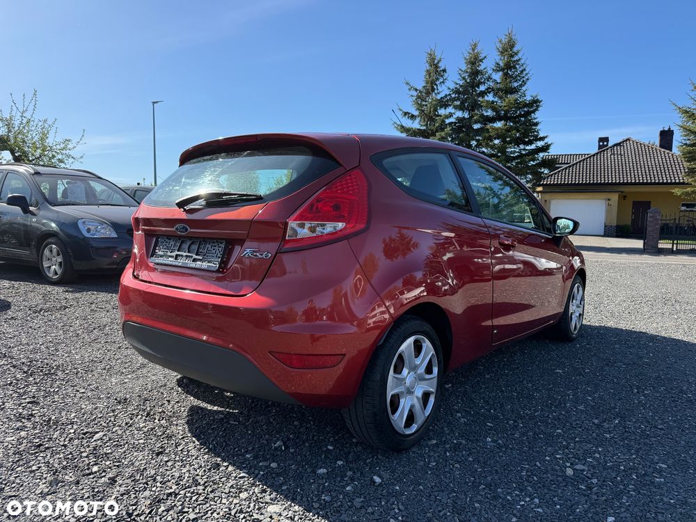 Ford Fiesta 1.4 Autom Ghia - 8