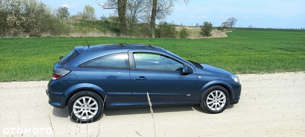 Opel Astra GTC 1.6 - 13