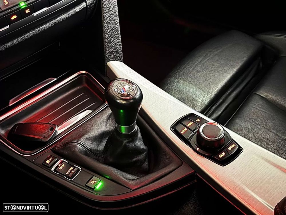 BMW 318 d Pack M - 26