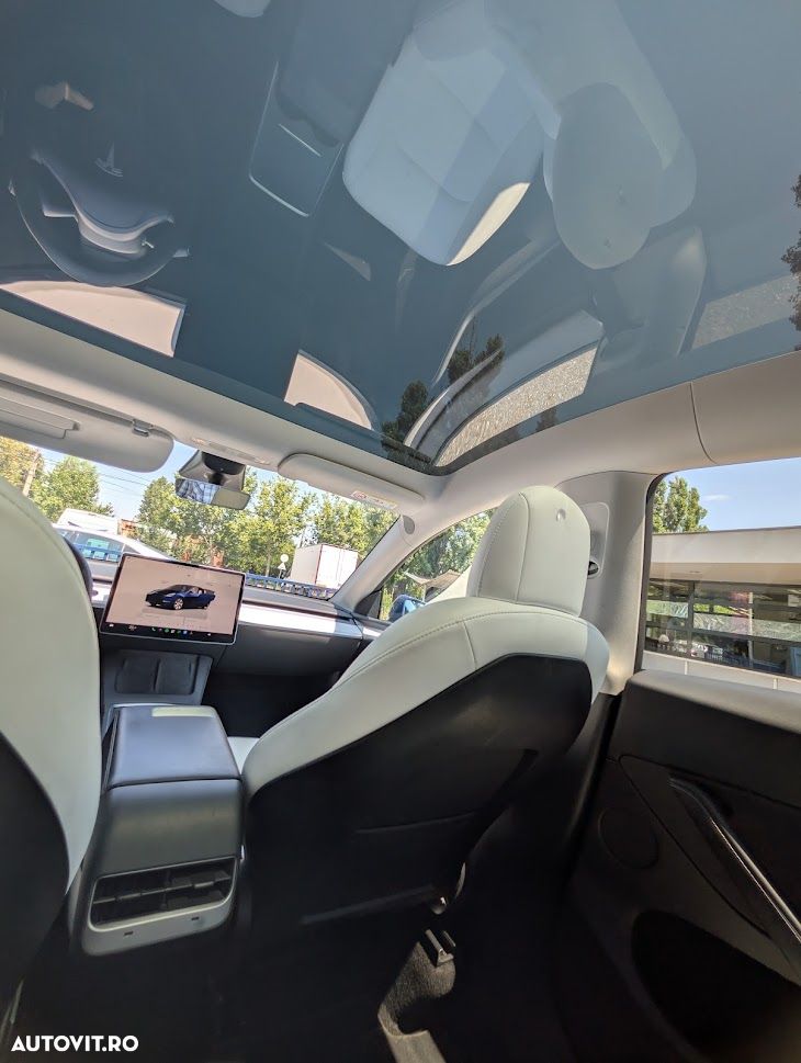 Tesla Model Y - 14