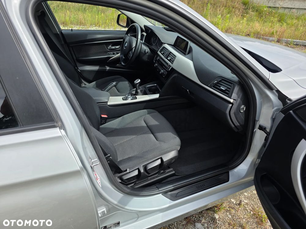BMW Seria 3 318d - 15