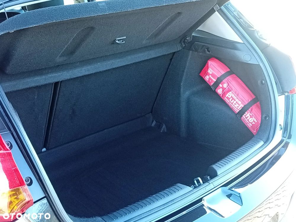 Kia Ceed - 32