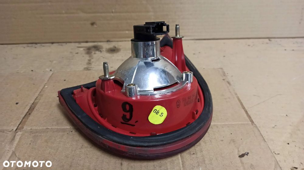 # LAMPA PRAWY TYŁ W KLAPĘ VW GOLF V nr 1K6945094F - 2