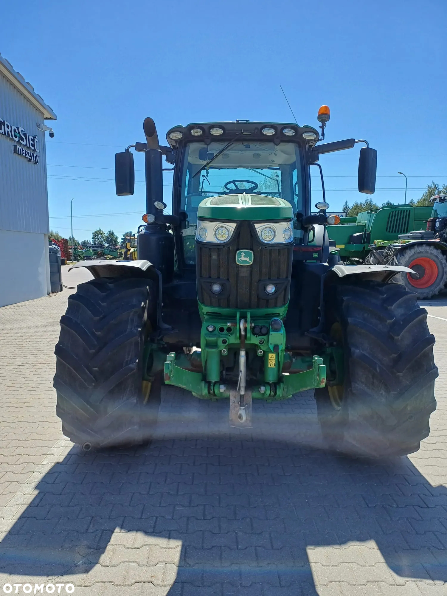 John Deere 6215R - 4