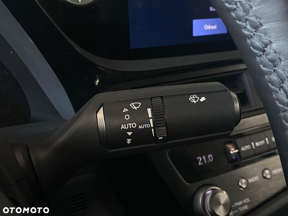 Lexus ES 300h Business Edition - 29