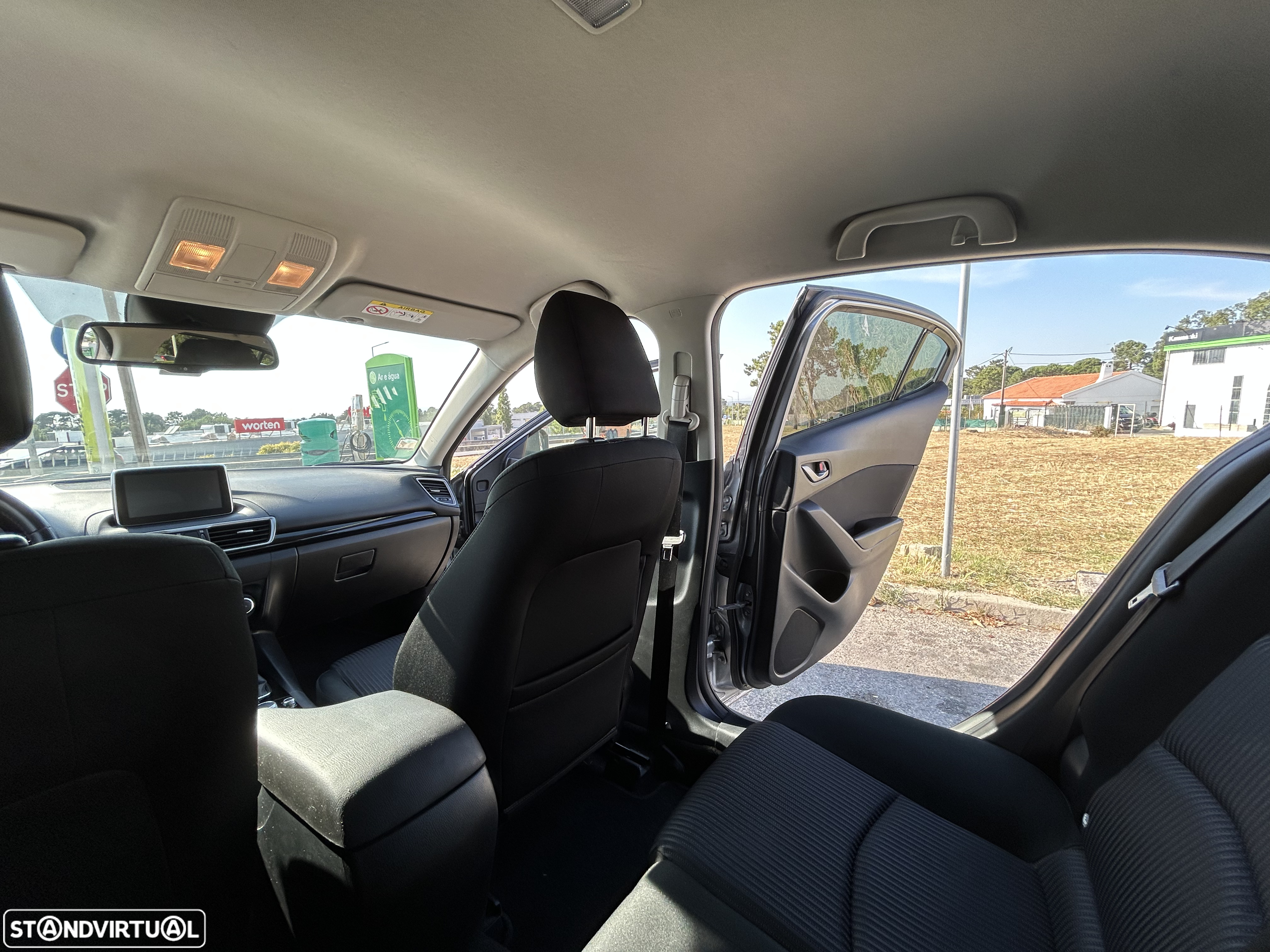 Mazda 3 1.5 Sky-G Evolve HS Navi - 38