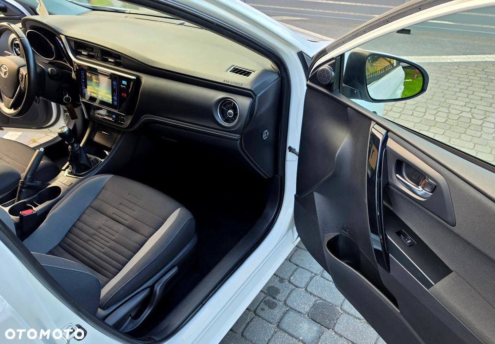 Toyota Auris 1.6 Premium - 26