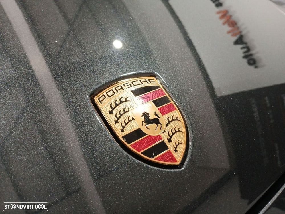 Porsche Panamera Sport Turismo 4 E-Hybrid - 38