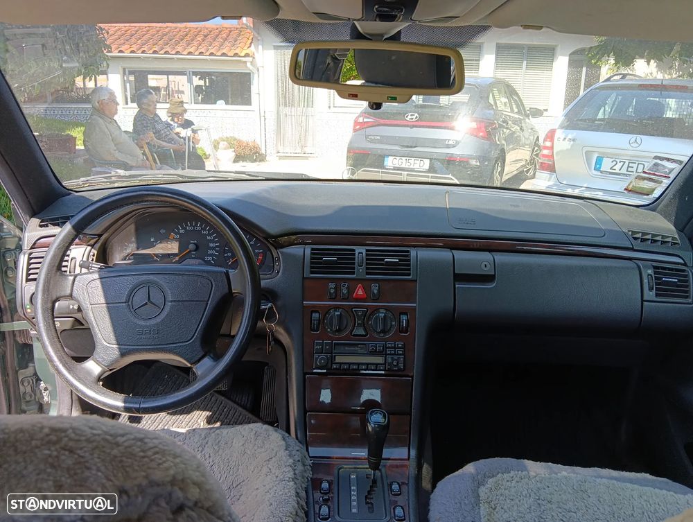 Mercedes-Benz E 300 - 30