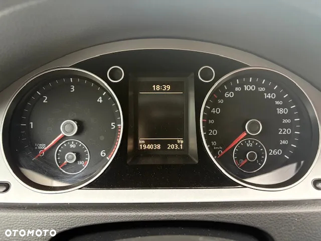Volkswagen Passat 2.0 TDI Comfortline - 23