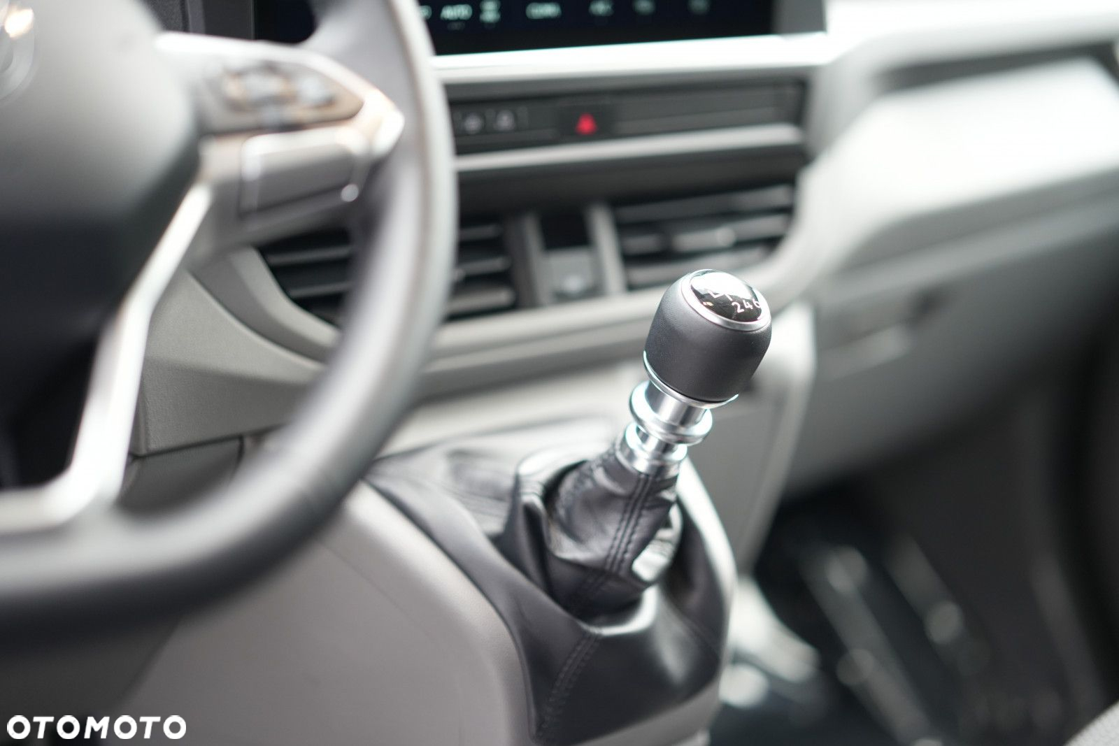 Volkswagen Transporter 2.0 TDI Manual - 11