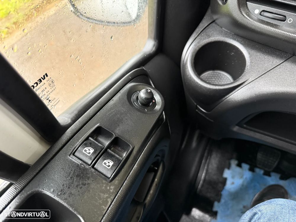 Iveco DAILY 35-140 PLATAFORMA ELEVATÓRIA - 26