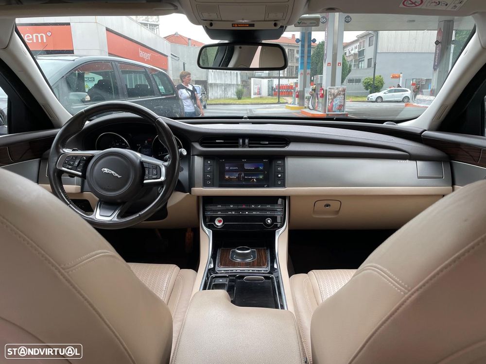 Jaguar XF 2.0 D Portfolio Aut. - 10