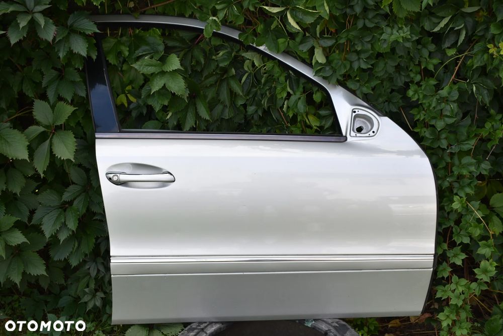 MERCEDES W211 DRZWI PRZEDNIE PRZÓD PRAWE 744 IGŁA