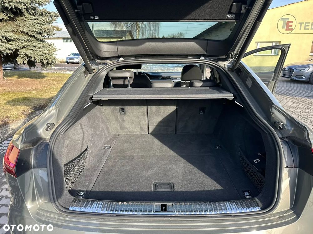 Audi Q8 Sportback e-tron - 23