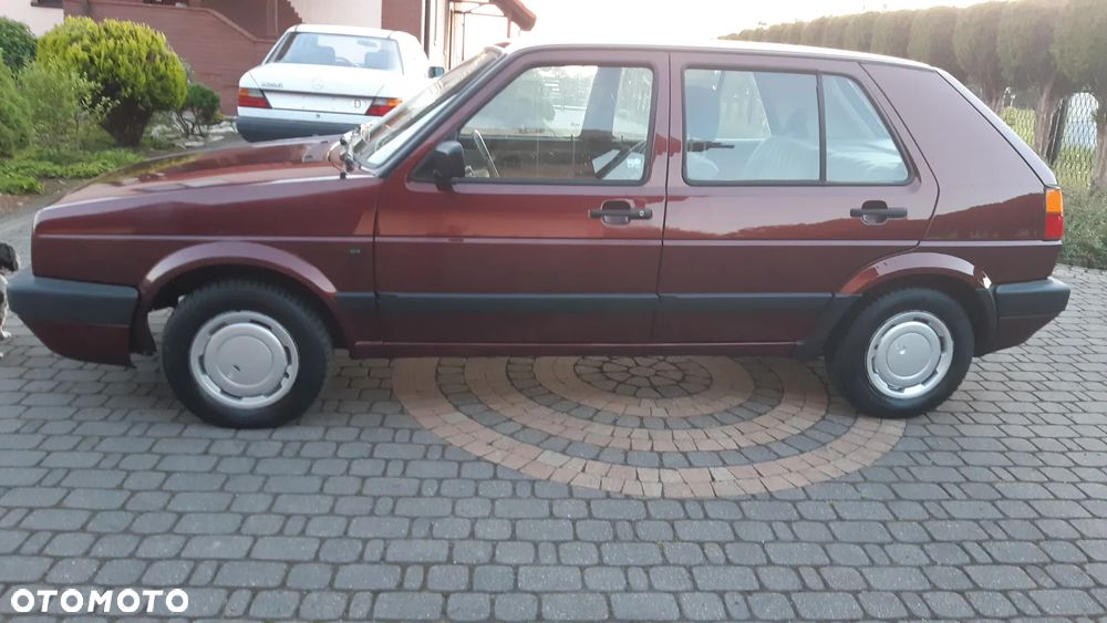 Volkswagen Golf 1.8 GL - 37