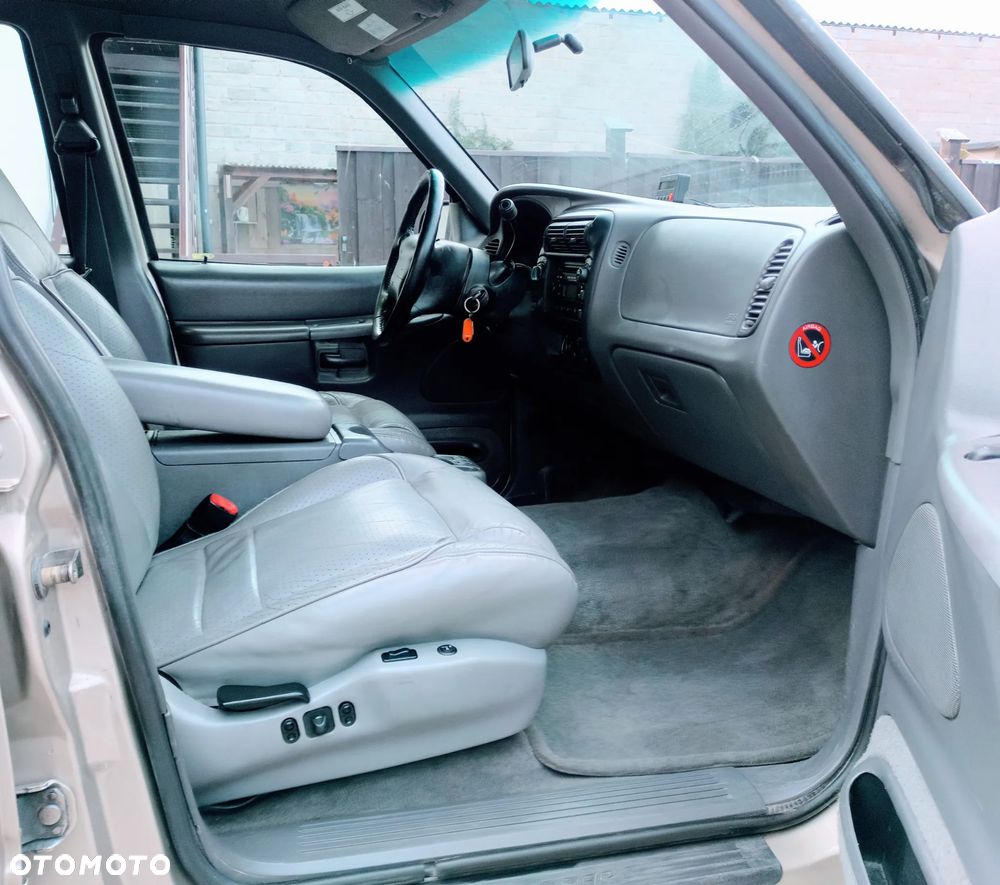 Ford Explorer - 13