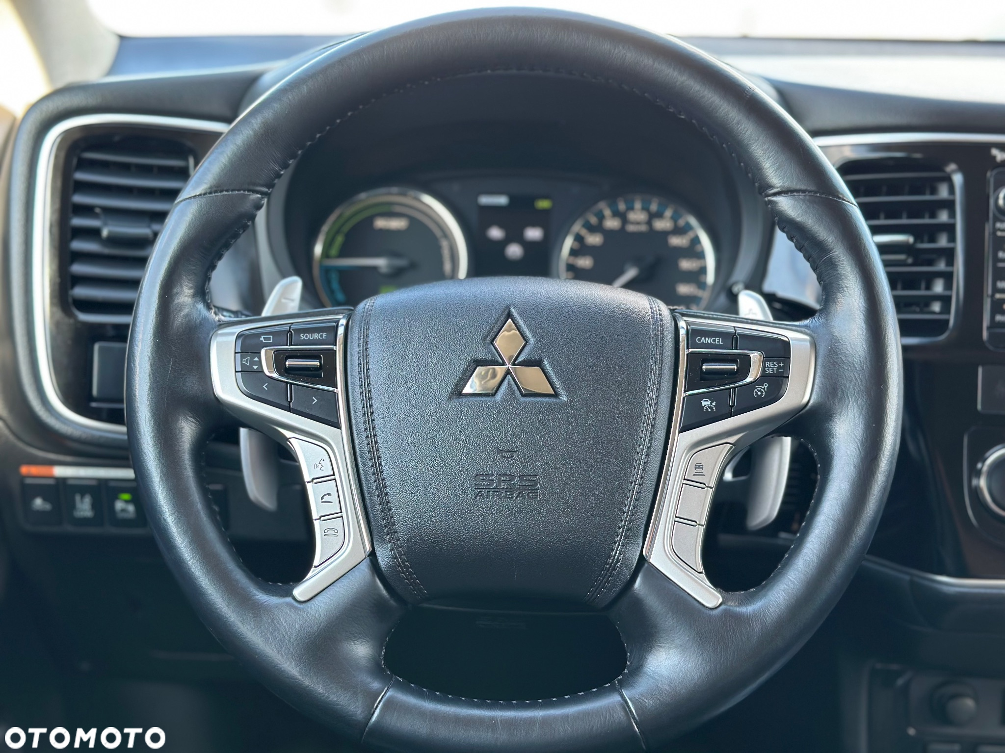 Mitsubishi Outlander 2.0 4WD Plug-In Hybrid Top - 16