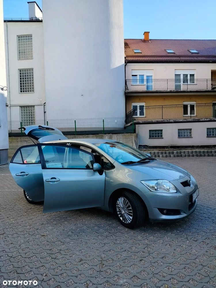 Toyota Auris 1.6 2010 - 11