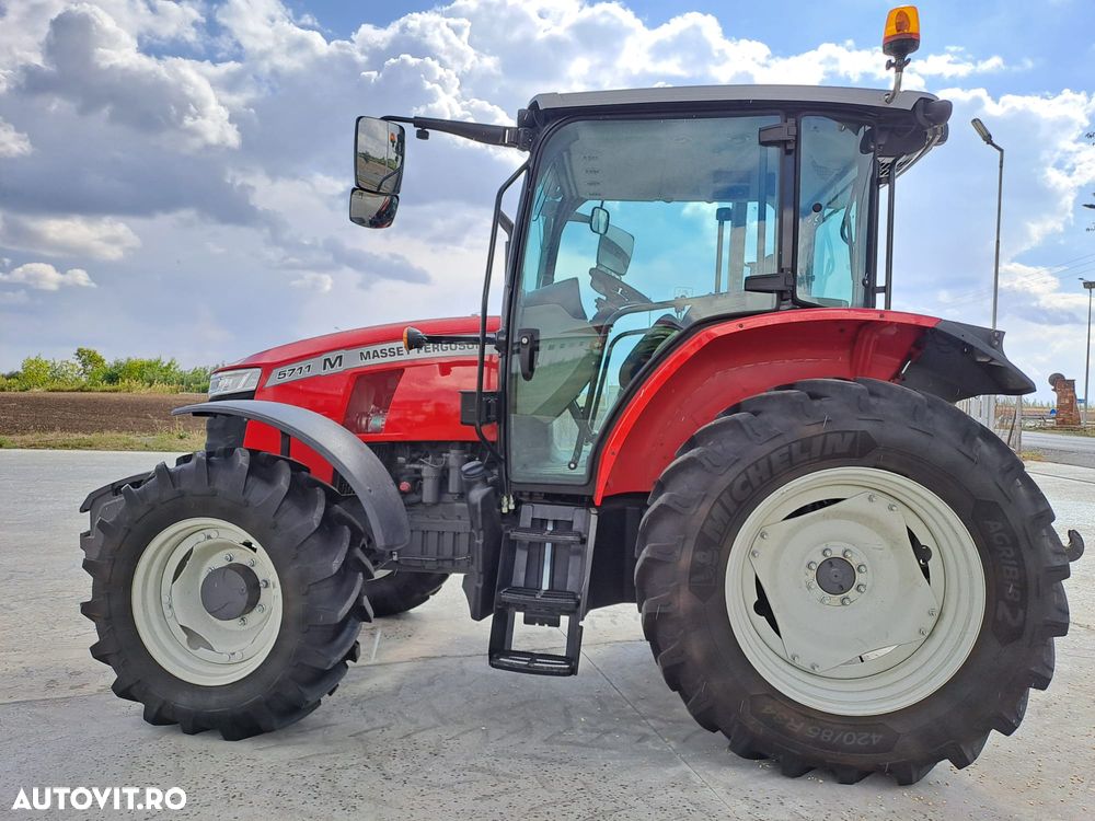 Massey Ferguson 5711M - 10